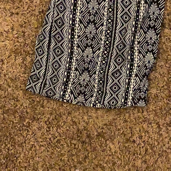 COPY - 🐚Ladies Aztec Print Pant.🐚 - Picture 3 of 5